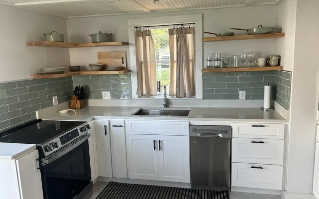 Sweet Mary 2 Bedroom Home by RedAwning