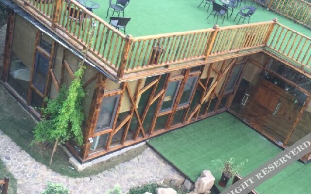 Xipan Nongzhuang Shuiyunjian