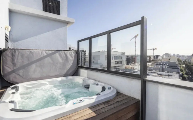 Rooftop Jacuzzi Penthouse by Sea N' Rent