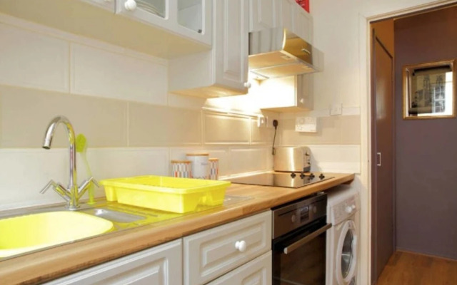 JOIVY Stylish Castle View Apartment