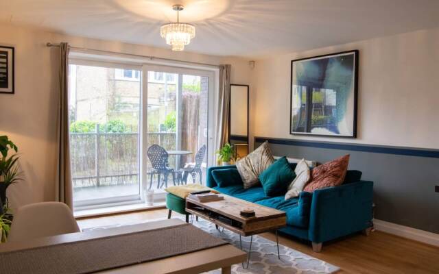 Contemporary 1 Bedroom Flat Near Mile End Station