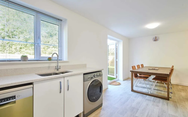 Host Stay Aronora Guest House