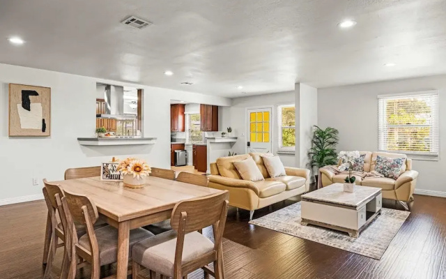 Spacious Retreat w Large Kitchen Outdoor Patio