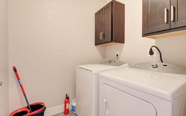 @ Marbella Lane Executive Townhome, 20 mins to Boulder