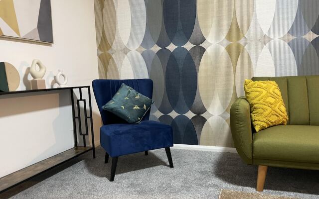 Convenient 3 bd House Salford 7 Guests