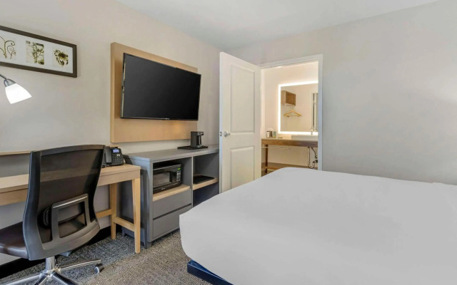 Country Inn & Suites by Radisson, Vallejo Napa Valley, CA