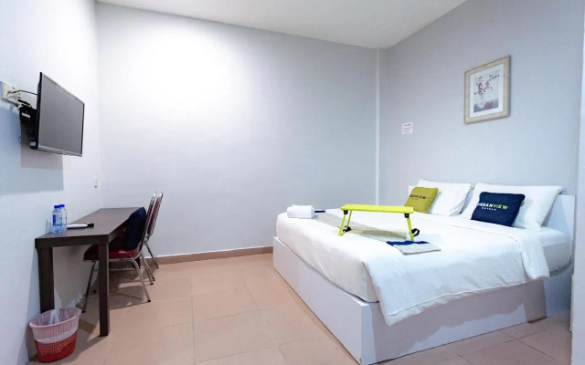 Urbanview Hotel Crystal Nagoya Batam by RedDoorz