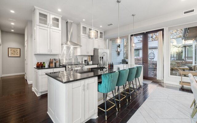 Hollys Parkside Haven- Guest House Included