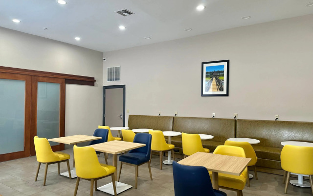 Comfort Inn & Suites Cartersville - Emerson Lake Point