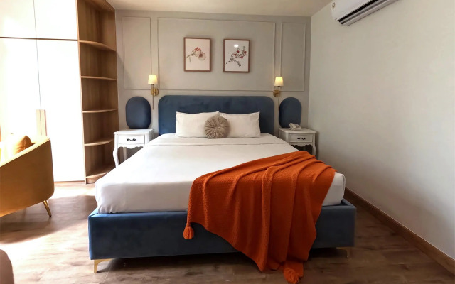 SAZI Resin Hotel - Free Nails/HairWash