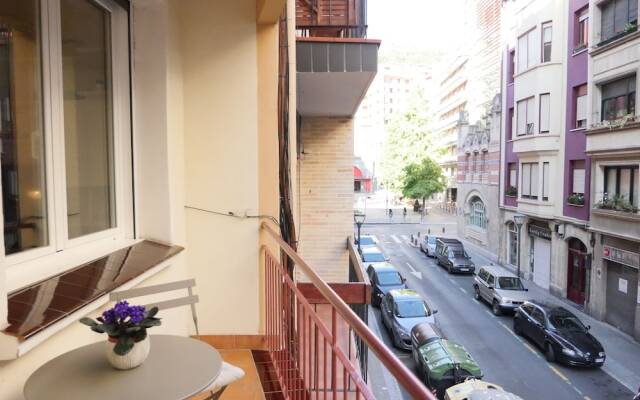 Charming And Stone Throw To Guggenheim & Old Town