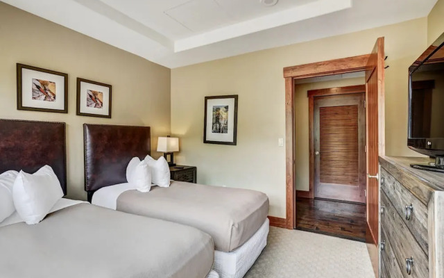 One Ski Hill Place S8421