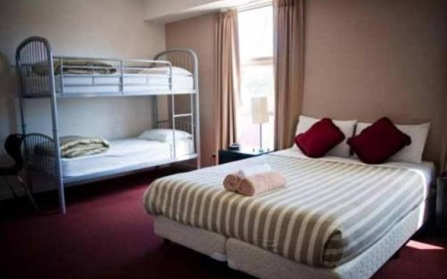 Habitat HQ - Hostel