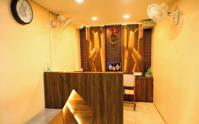 DhamStay Hotel Santosh Inn Near Temple