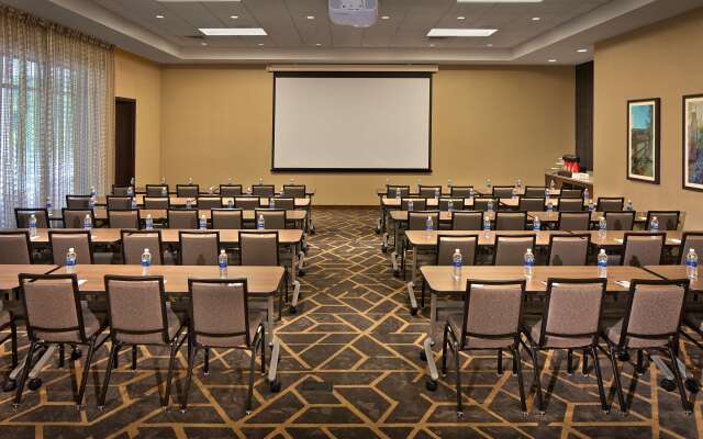 Hyatt Place Chapel Hill / Southern Village