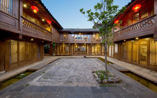 Lijiang Banxicaotang Inn