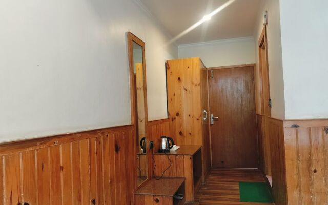 Oyo 6962 Hotel Wood Castle
