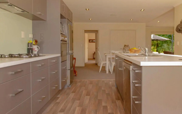 Cooks Getaway - Cooks Beach Holiday Home
