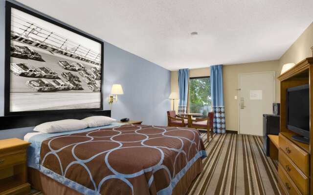 Super 8 by Wyndham Oxford (Alabama)