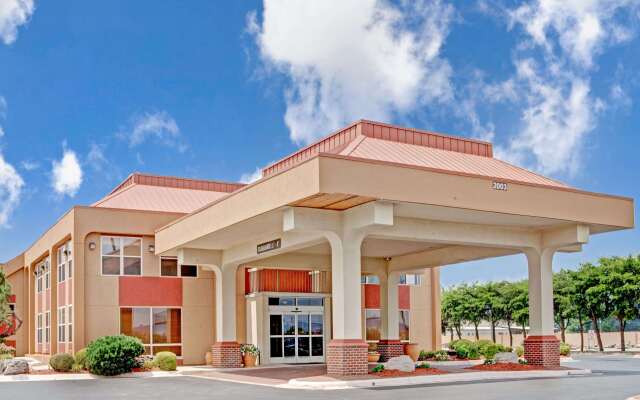 Ramada by Wyndham West Memphis