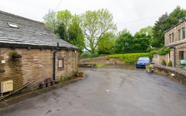 Charming 3-bed House in Halifax w/ Private Garden