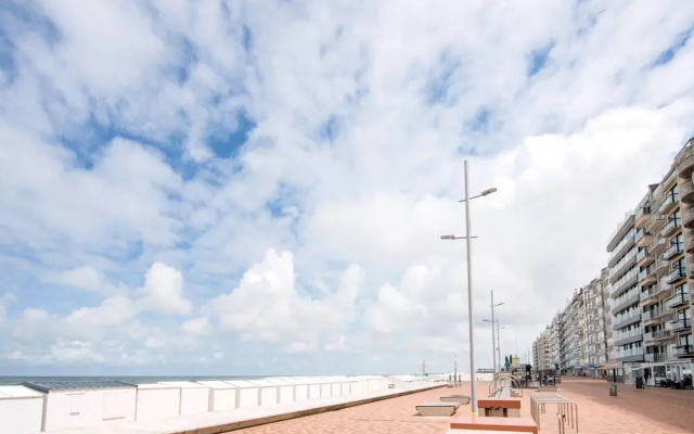 Snug Apartment in Wenduine near Sea
