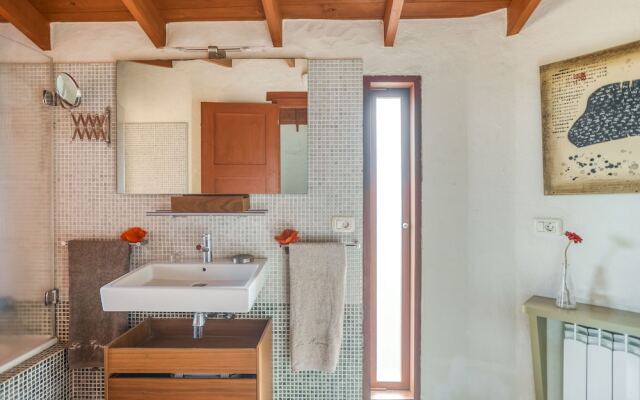 Cozy Holiday Home in San Mateo With Jacuzzi