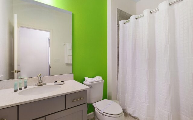 St010v: 10 Bed, Spiderman, Fashionista