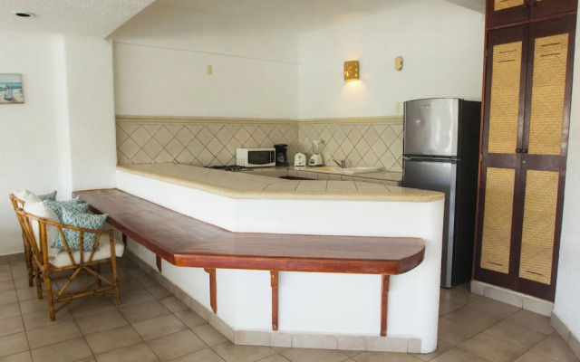 Apt. with Jacuzzi Ixt. Zihuatanejo 3 BR