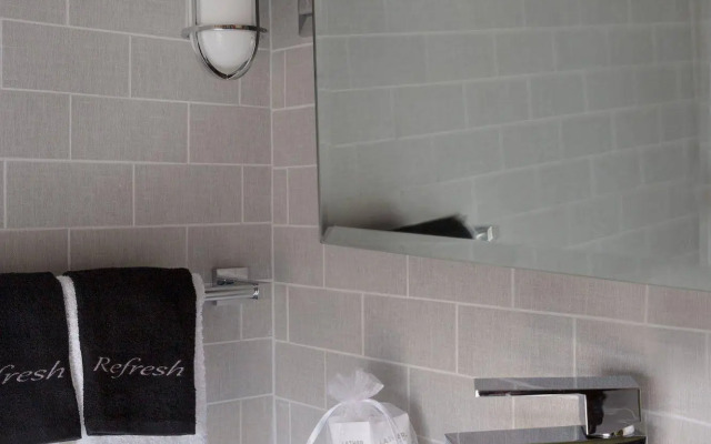 The Sydney, The Edgartown Collection