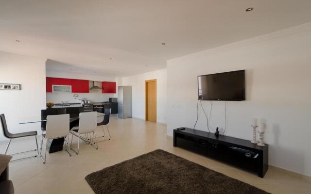 Modern 2 Bed Apartment 5km Carvoeiro