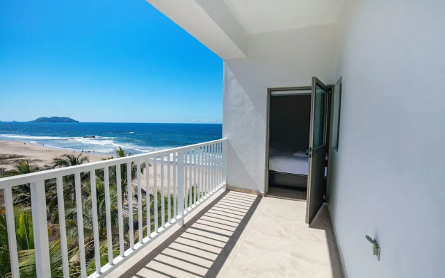 Elegant Condo at Playa Brujas