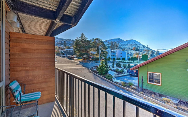 Resort-style Condo w/ Lake Chelan & Mtn Views