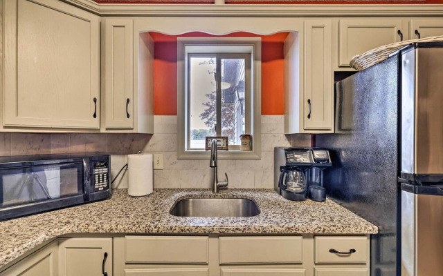 Game Room & Kayaks: Lakefront Poconos Home!