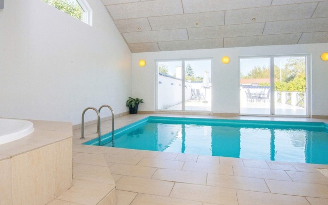 10 Person Holiday Home in Grenaa-by Traum