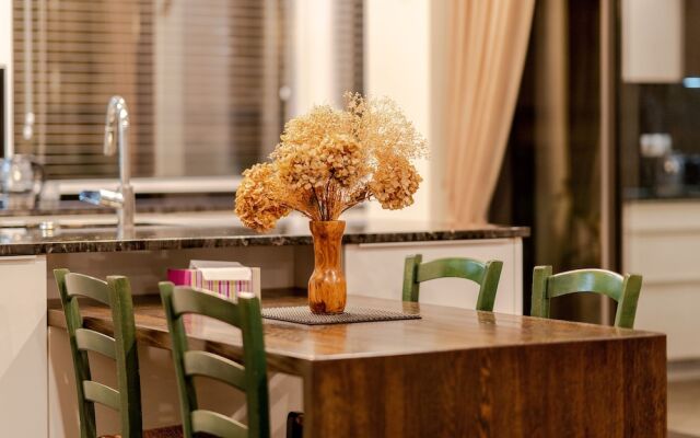 LongBay Spacious Luxurious 5 Bdrm House