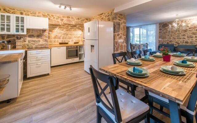 Peace - Rustic With Pool - H