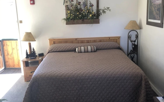 Rustic Inn Motel