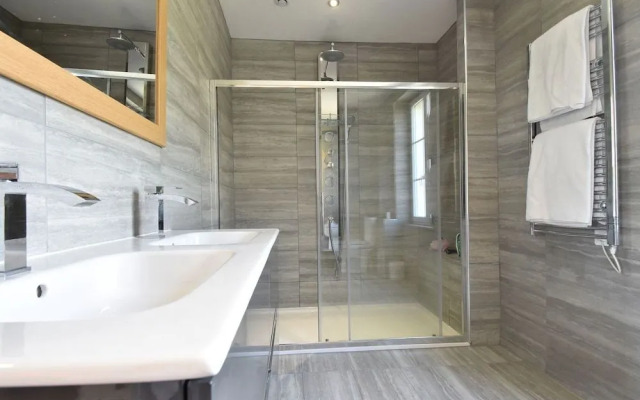 Cozy Mansion in Montreuil-la-cambe With Garden