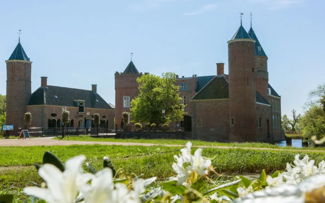 Bungalow Near Dutch Beach With Garden