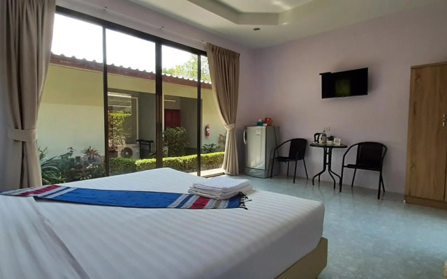 Phuket Sirinapha Resort