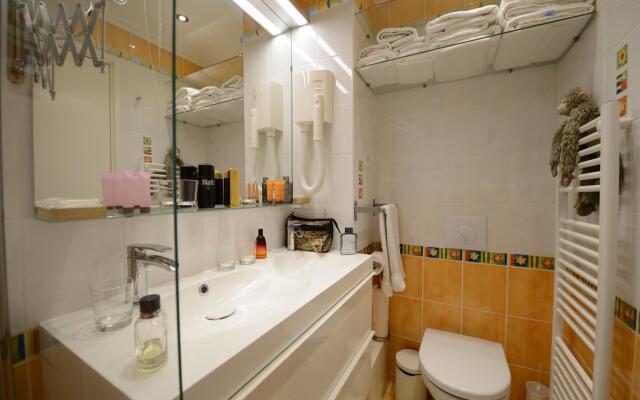 B4DF Peace & Love in París