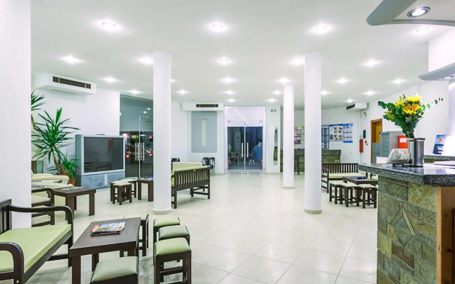 Xenios Dolphin Beach Hotel