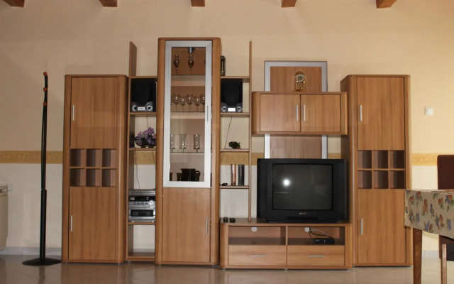 Cedar Apartment 4