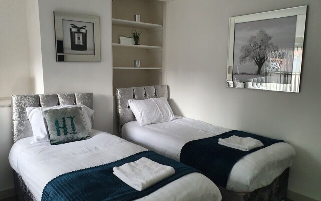 Deluxe 6 bed Suite in Liverpool City Center