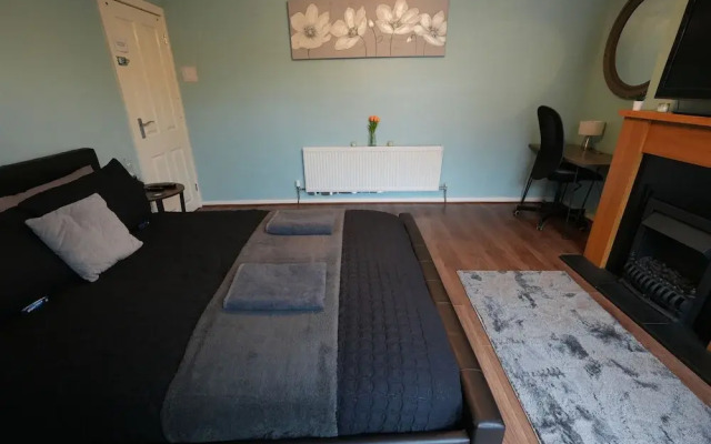 Detached Homestay With Private Rooms
