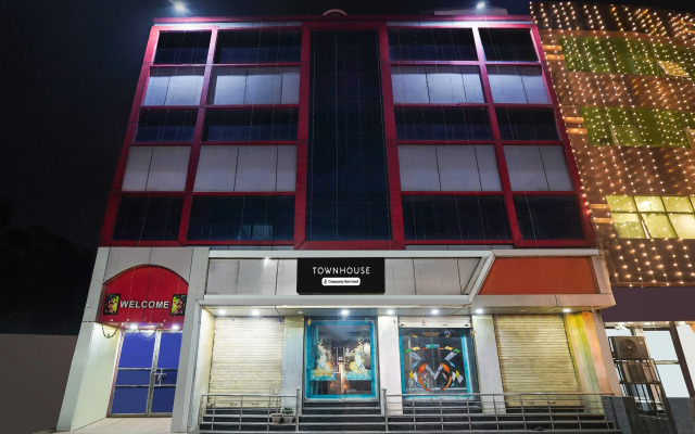 Super Townhouse Butler Road Near Maripur Chowk