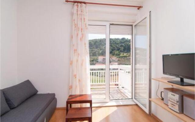 Three-Bedroom Apartment in Pucisce