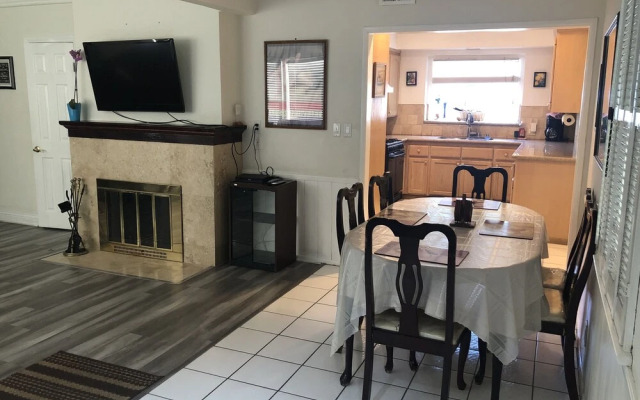 Lovely 2 Bedroom Home with Pool