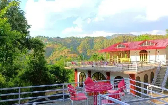 Aamod at Shoghi
